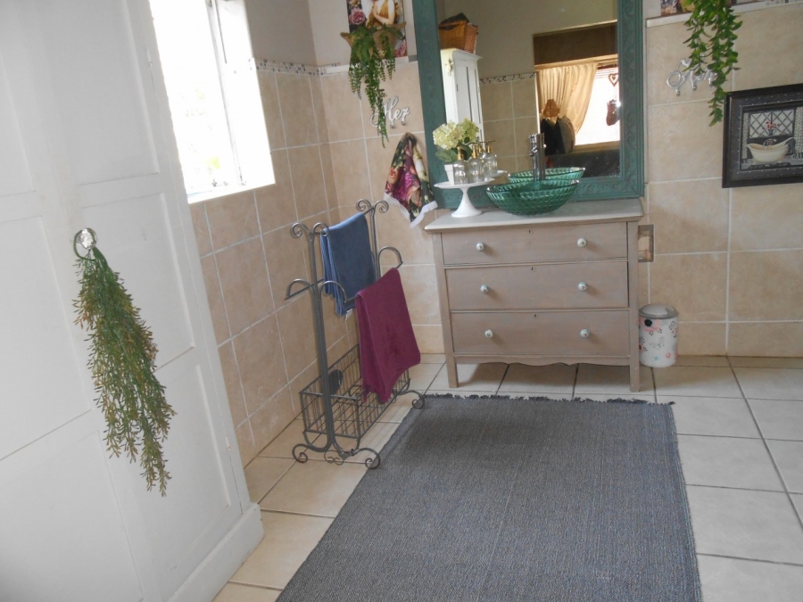 4 Bedroom Property for Sale in Humansdorp Eastern Cape